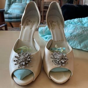 Bridal by Butter Cosmo Peep-toe pumps